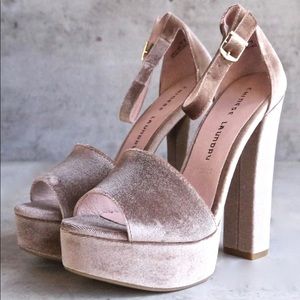 Chinese Laundry Ace Velvet Platform Heel SIZE 5.5